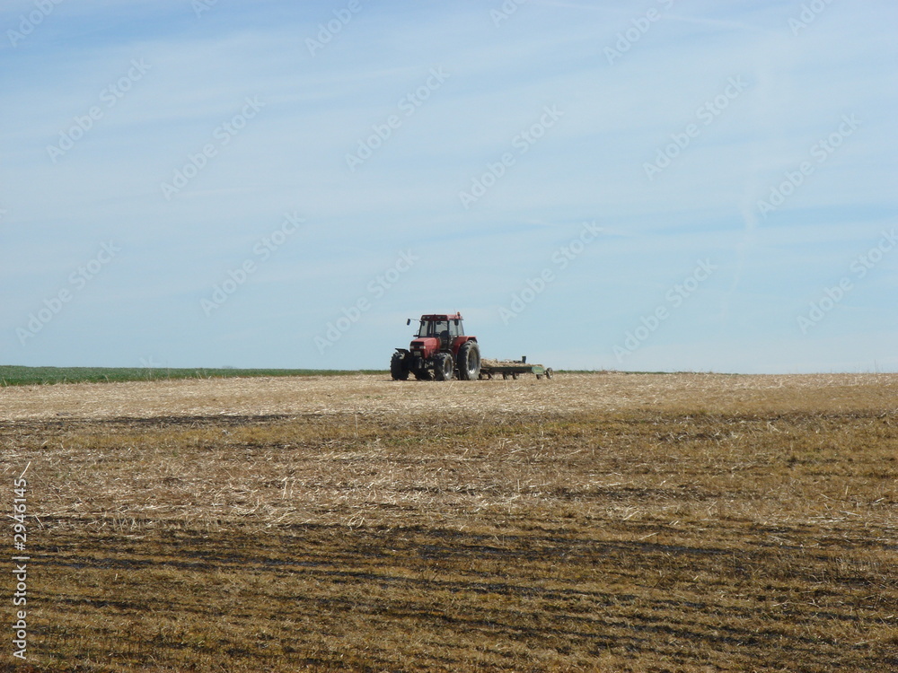 Fototapeta premium traktor unter freien himmel