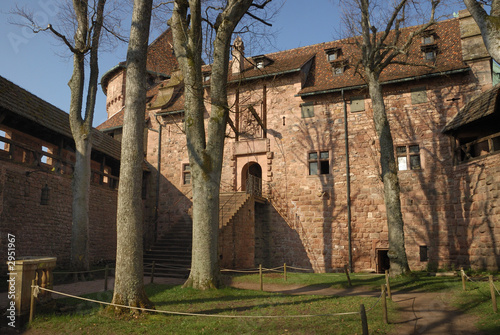 la cour du château du haut koenigsbourg