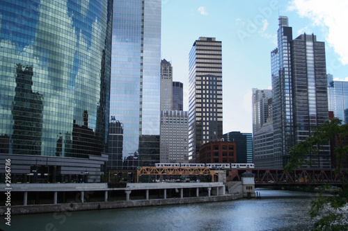 el train crossing bridge and chicago skyline
