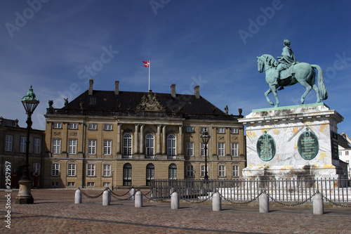 amalienborg palace in copenhagen
