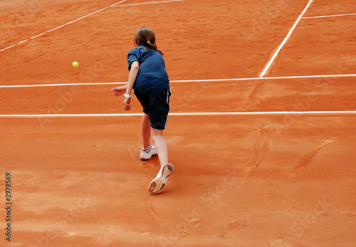 girl in tennis court