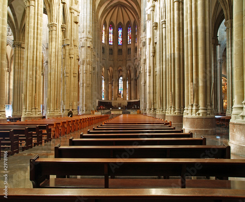 interior de la catedral nueva en vitoria