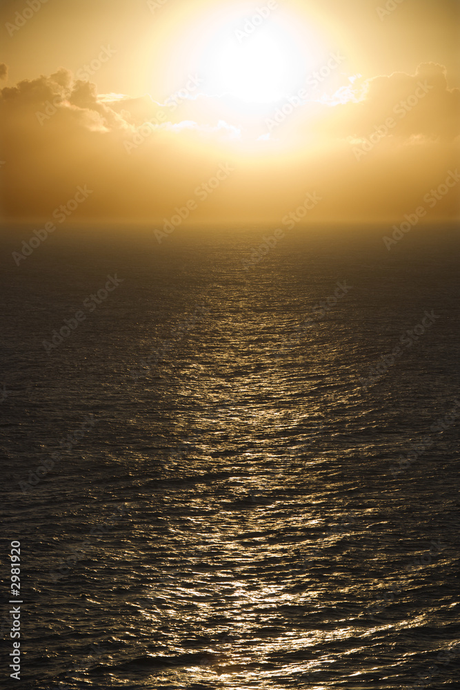 Obraz premium Sun reflected on ocean.