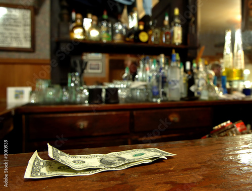tip money on the bar