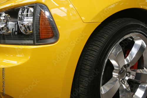 yellow muscle car © klikk