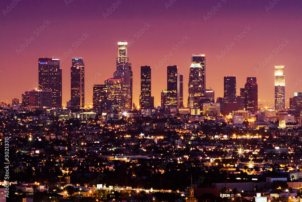 Obraz premium centrum miasta los angeles w nocy w kalifornii