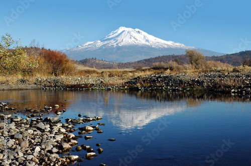 Принти на полотні mount shasta reflection