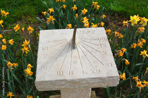 sonnenuhr - sundial nah photo