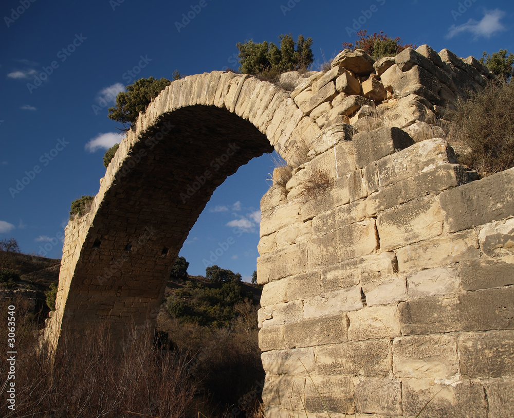 antiguo puente romano de mantible, rioja, españa