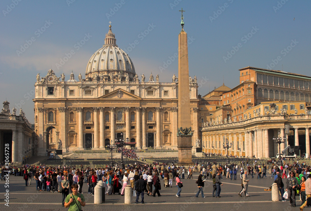 saint peter's piazza in vatican city