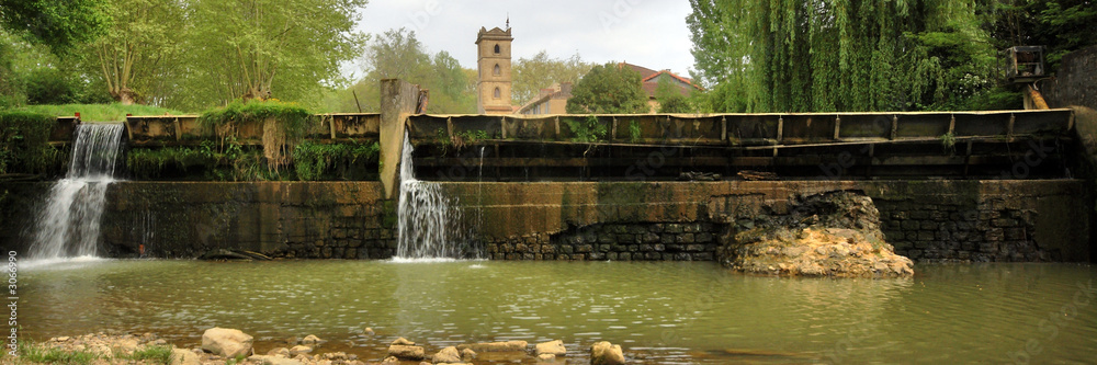 la chaussée et le clocher