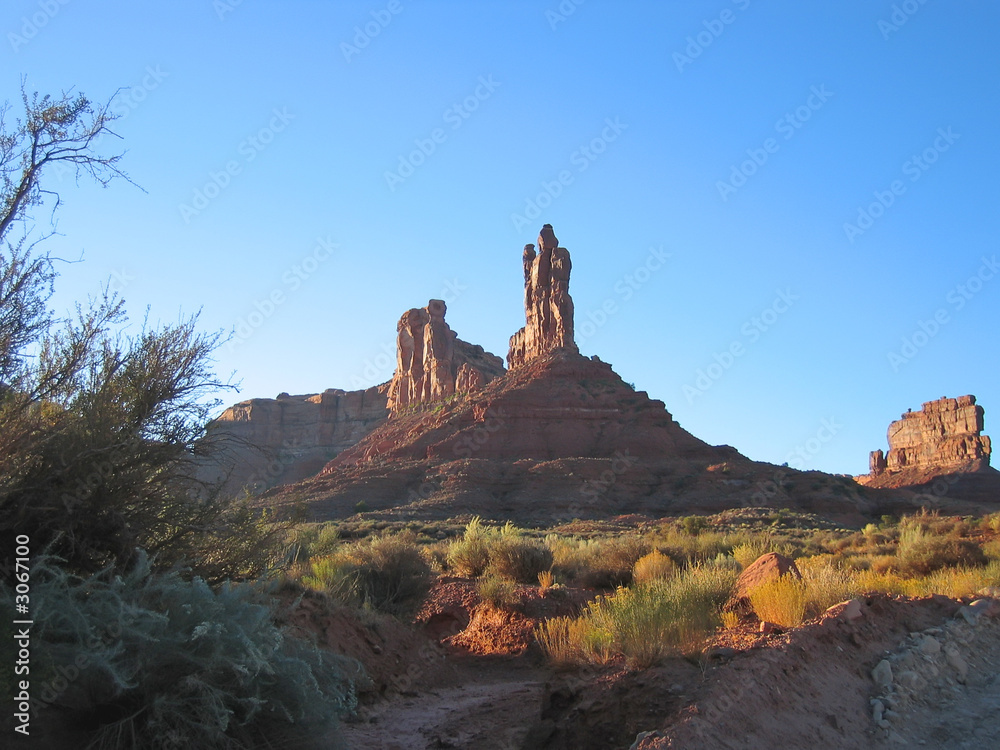 peaks in the valley of the god, monument valley national park, u