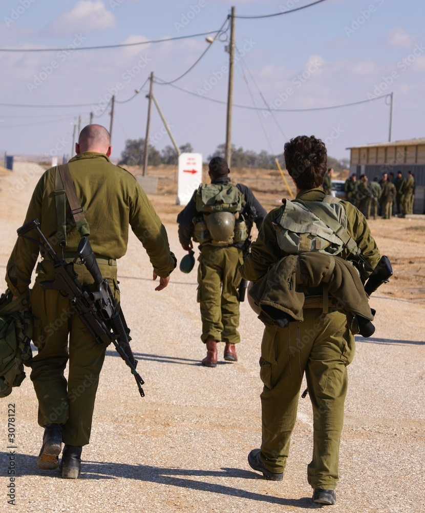 Fototapeta premium soldiers before an exercise