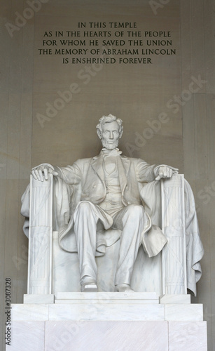 the statue of abraham lincoln