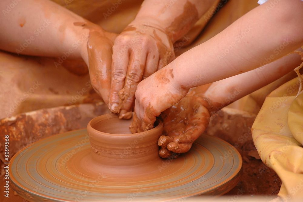 mains et poterie