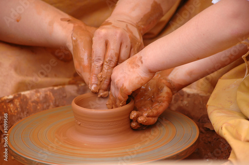 mains et poterie