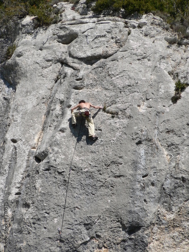 1050593 grimpeur sur une falaise