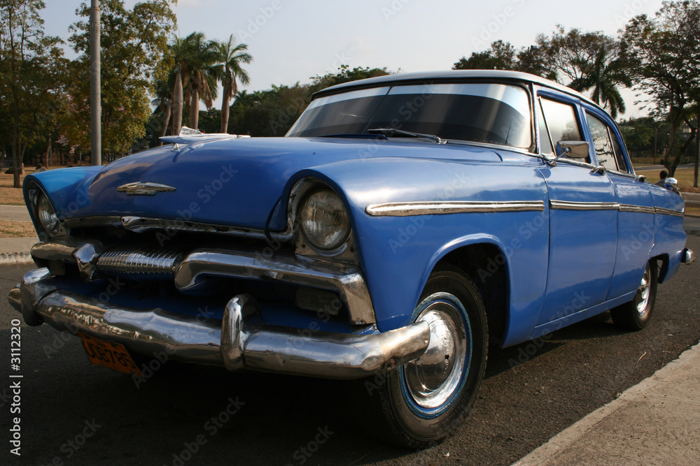 voiture américaine des années 50 à cuba