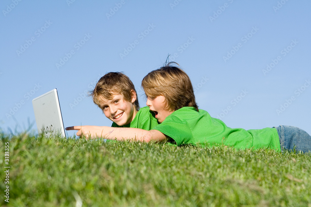 children with laptop