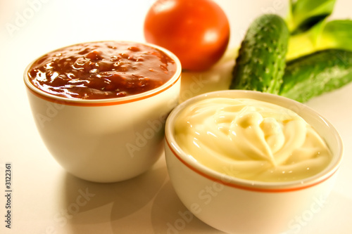 mayonnaise, ketchup and fresh vegetables