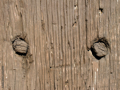 bolzen im holzbalken photo