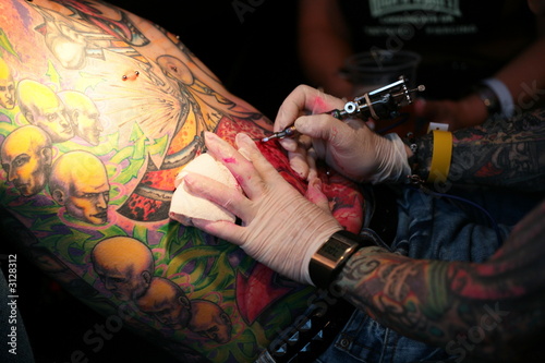 tatouage ventre