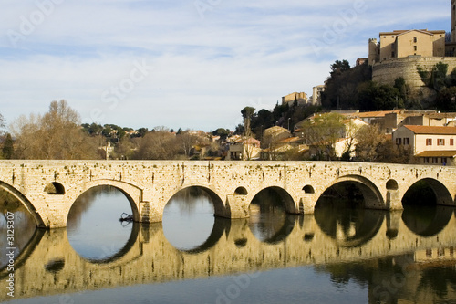 Pont sur rivière.