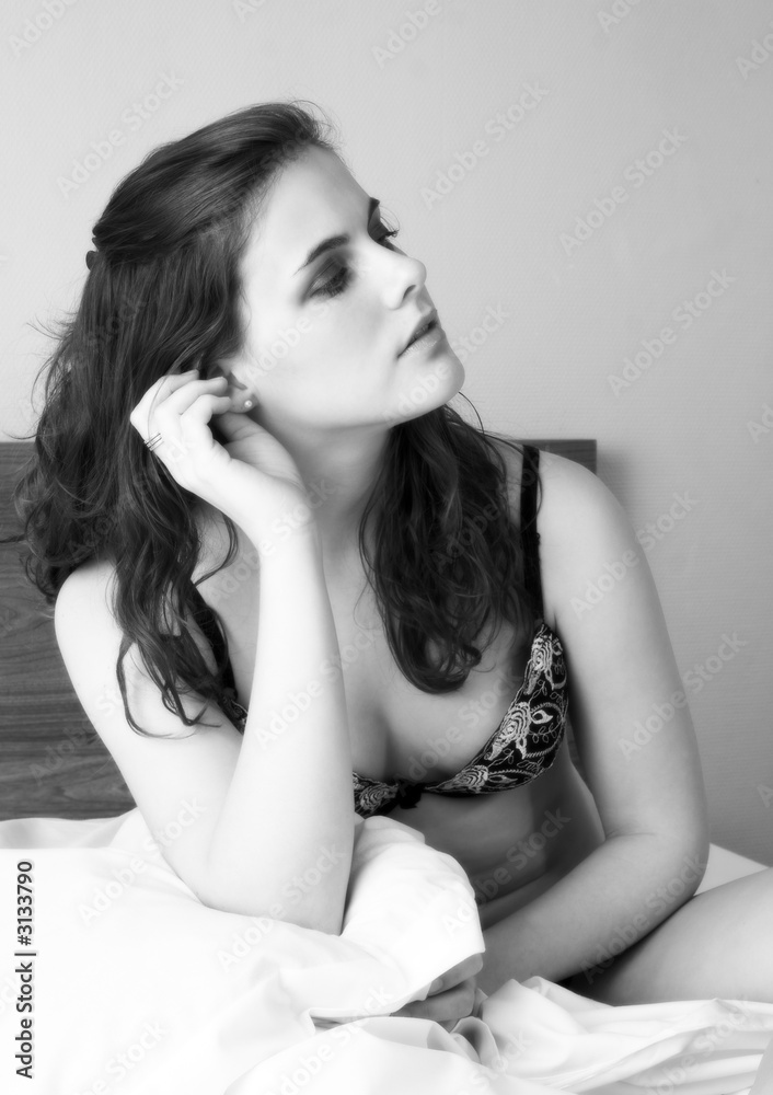 Fototapeta premium pretty girl in bed