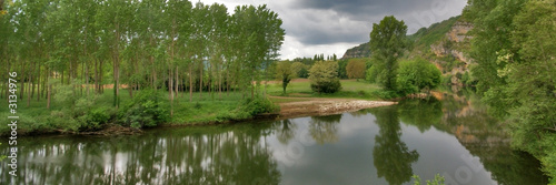 Fototapeta Naklejka Na Ścianę i Meble -  panorama sur la rivière