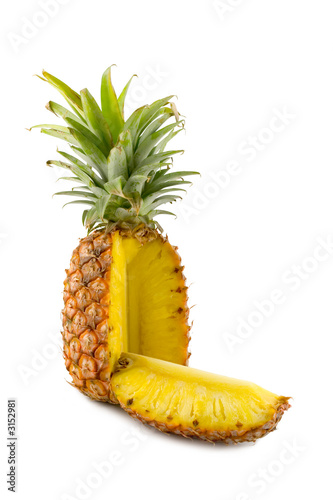 sliced pineapple