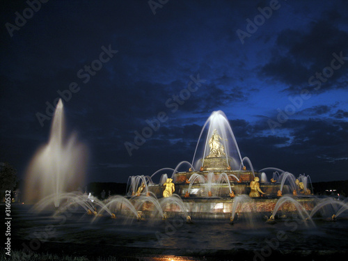 bassin de latone de nuit