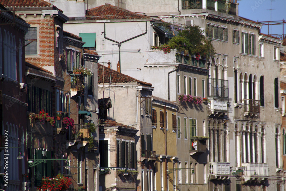 canalside houses in venice