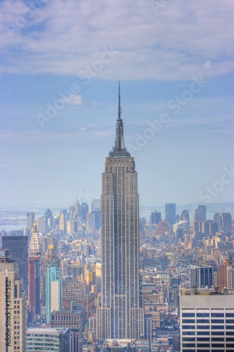 Photo empire state building and manhattan skyline, new y
