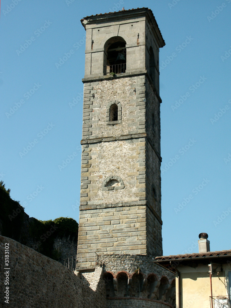 antico campanile di sasso