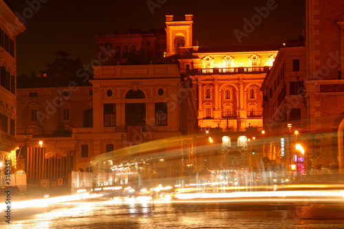 Traffic in night in Rome © Celso Diniz