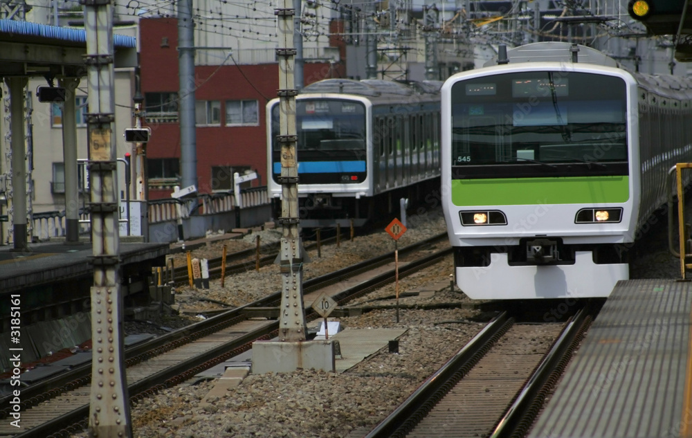 trains in tokyo