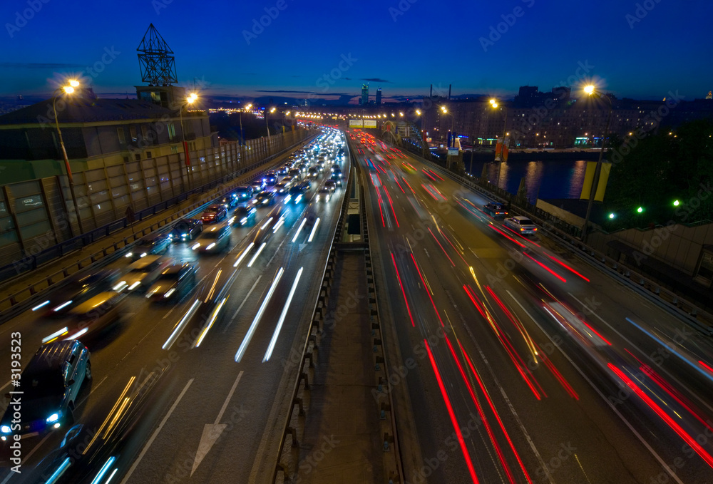 Obraz premium moscow traffic at dusk
