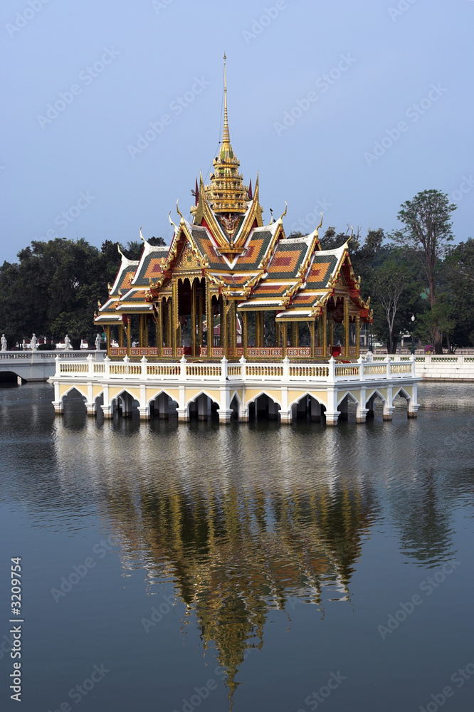 Naklejka premium the royal pavillion at bang pa in