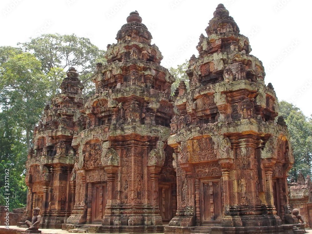 three stupa khmer,  preah ko, angkor temples, cambodgia