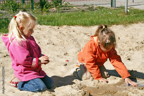 spielende kinder