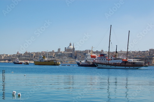 Marsamxett Harbour, Aussicht nach Valetta, Malta photo