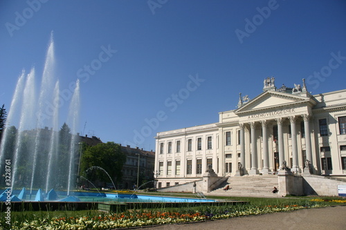 szeged palace and fountain
