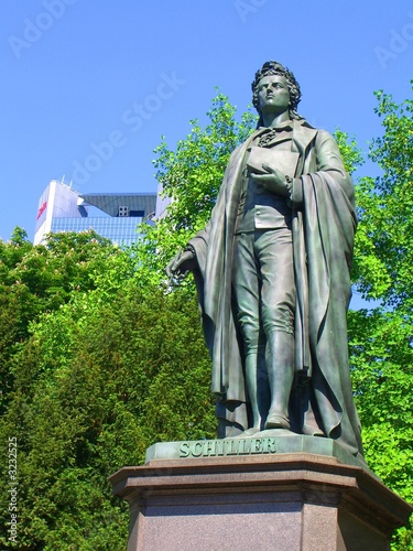 schiller-denkmal in der taunusanlage frankfurt