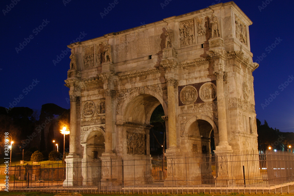 Night shot of the Arch of Triumph in Rome, Italy