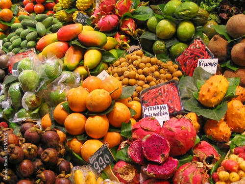 Fototapeta Naklejka Na Ścianę i Meble -  tropical fruits
