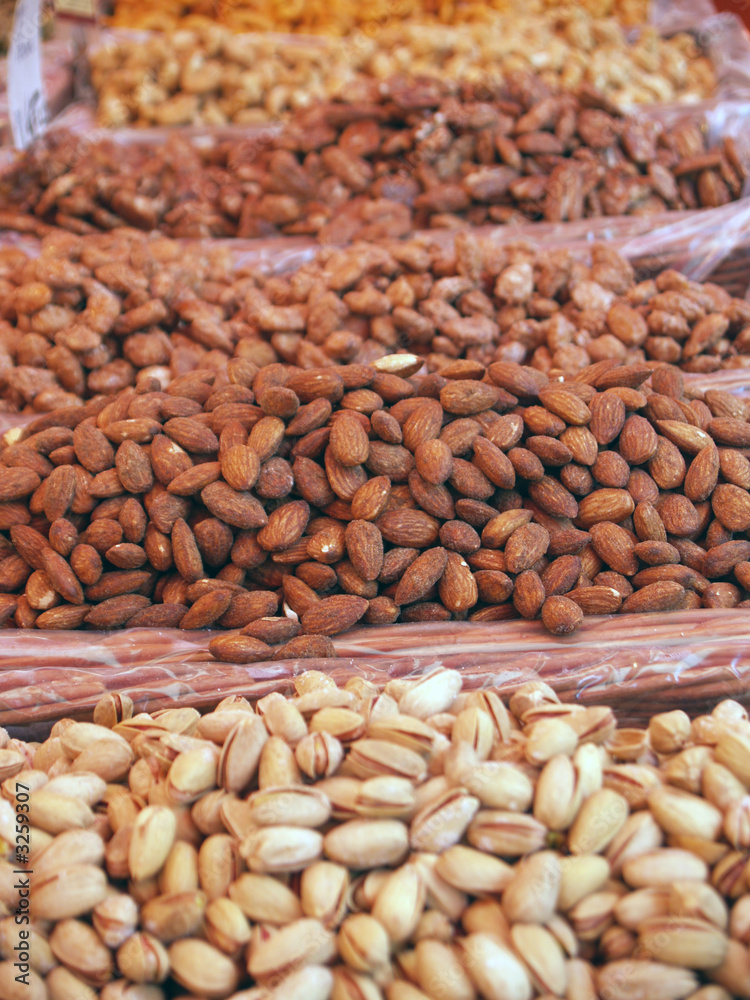 Naklejka premium nuts