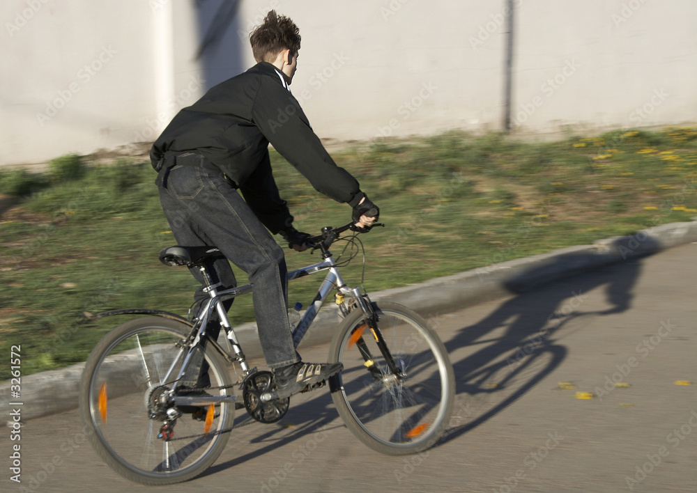 Fototapeta premium riding whith shadow