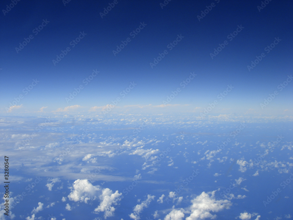 nuages et ciel bleu