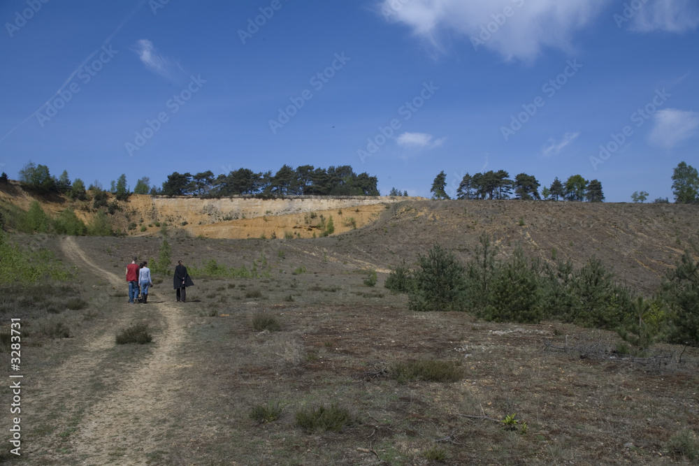 Obraz premium hiking the trail with my family