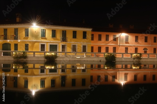 specchio sul naviglio photo